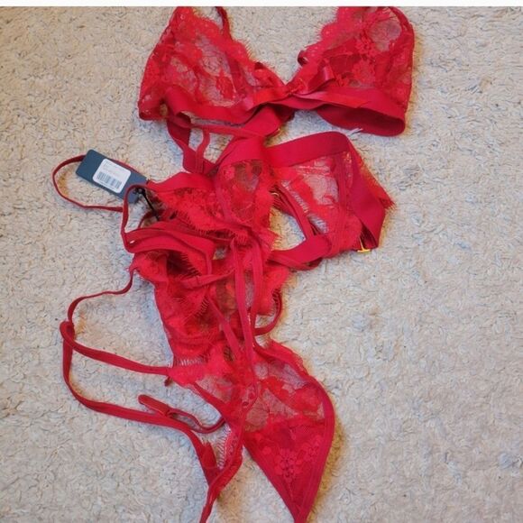 Nwt Mapale Red Lace Bra with Garters SEXXXXY - Picture 2 of 9